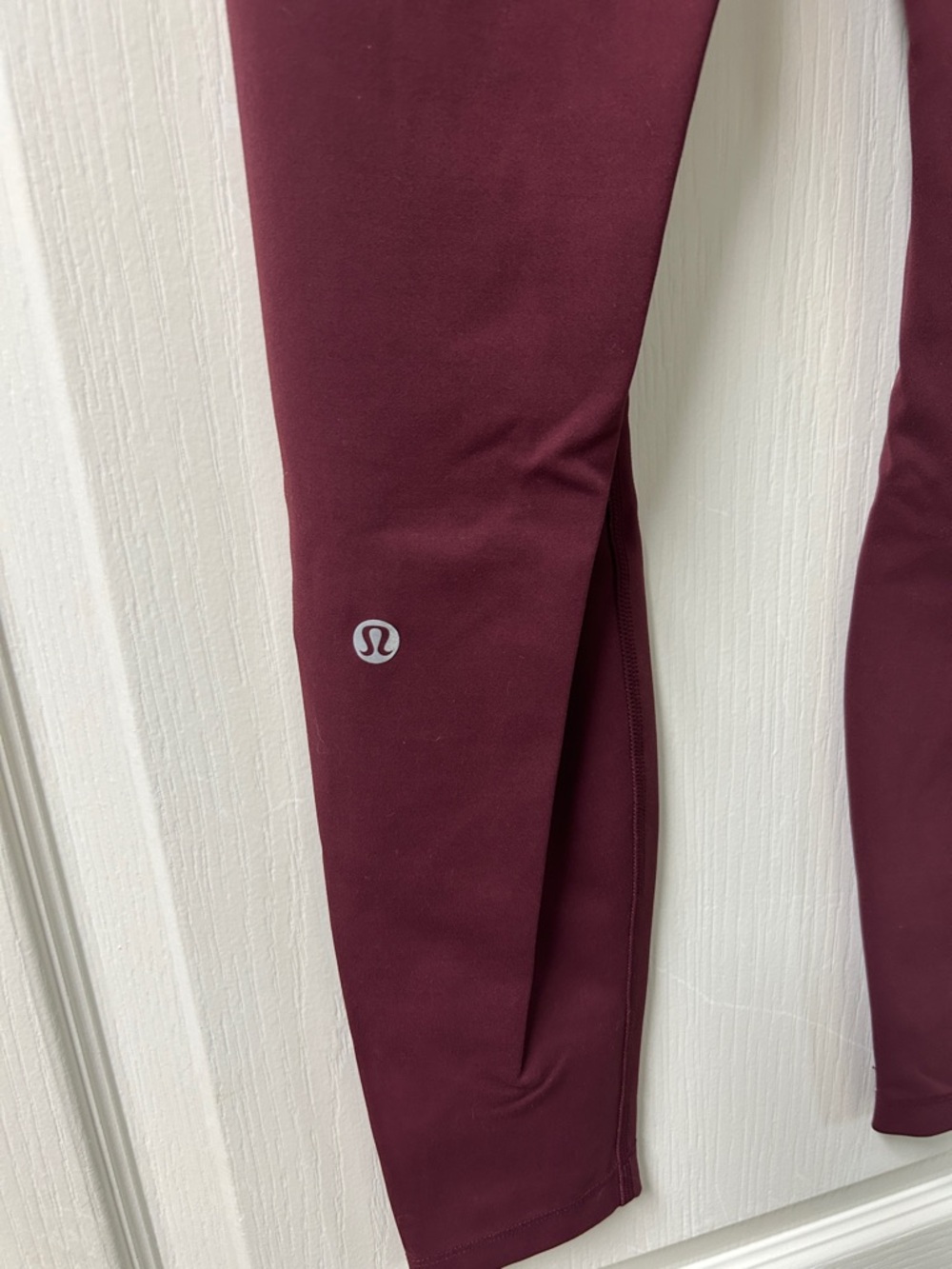 lululemon athletica Women’s Wunder Train 28” High-Rise Leggings in Merlot - Picture 2 of 3